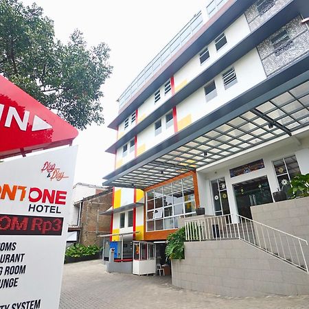 Front One Hotel Pasir Koja 万隆 外观 照片