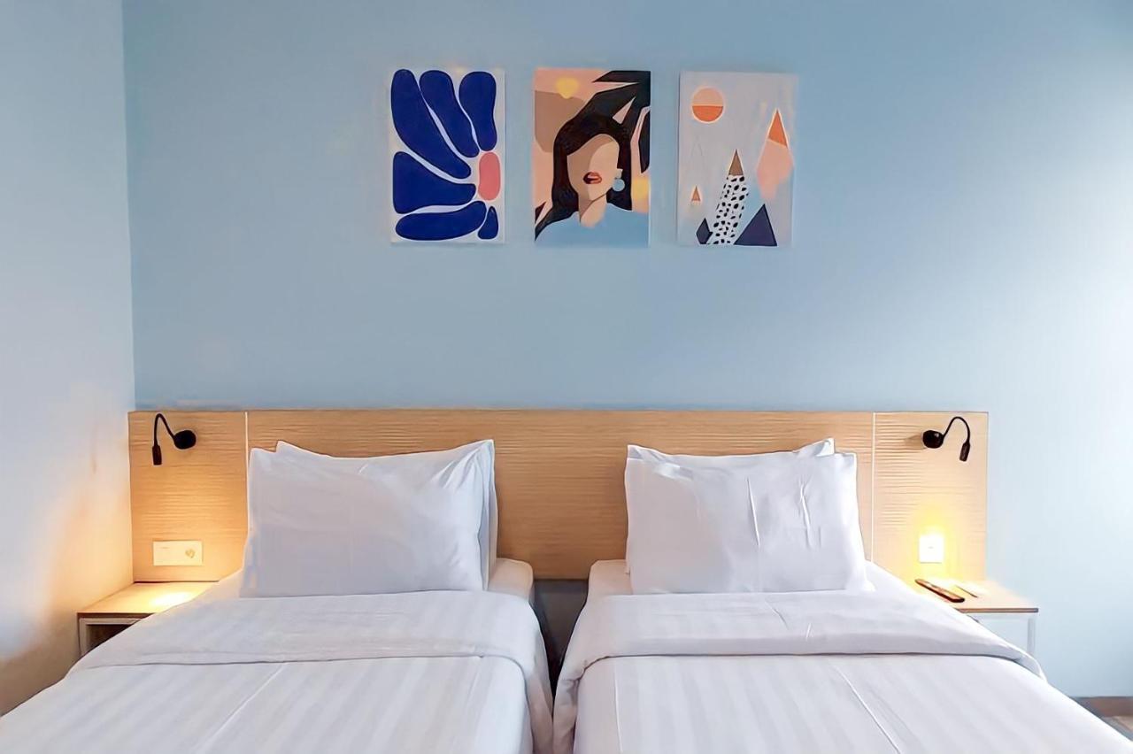 Front One Hotel Pasir Koja 万隆 外观 照片