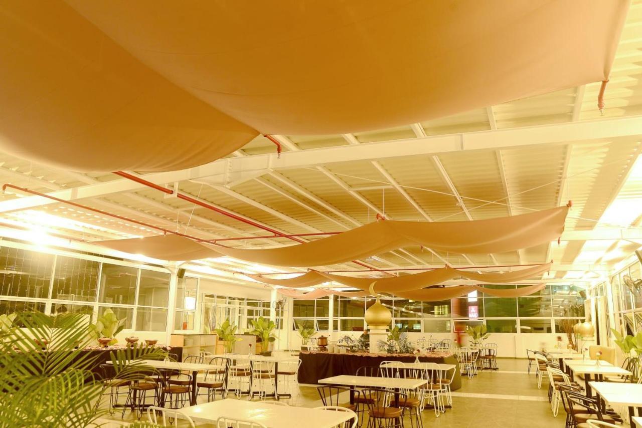 Front One Hotel Pasir Koja 万隆 外观 照片