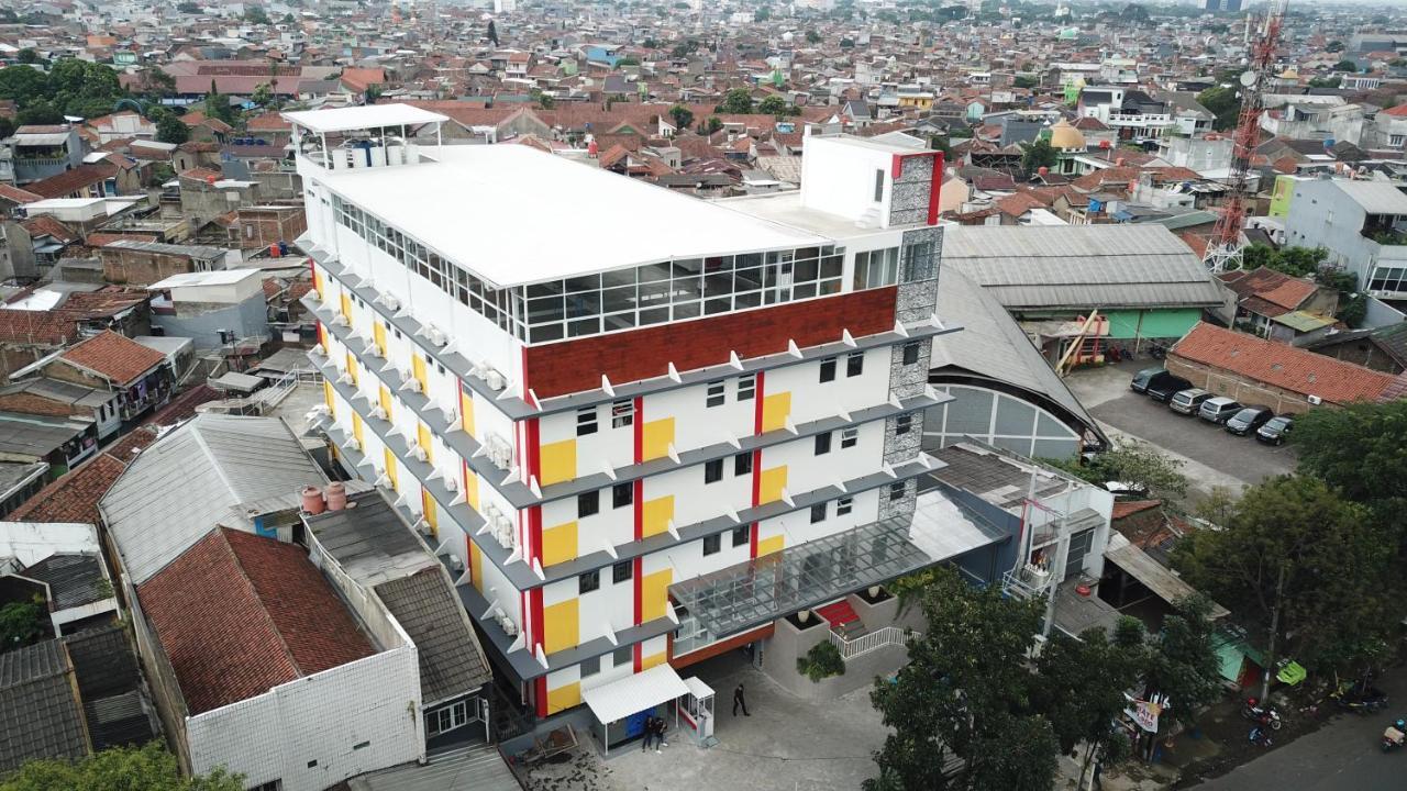 Front One Hotel Pasir Koja 万隆 外观 照片