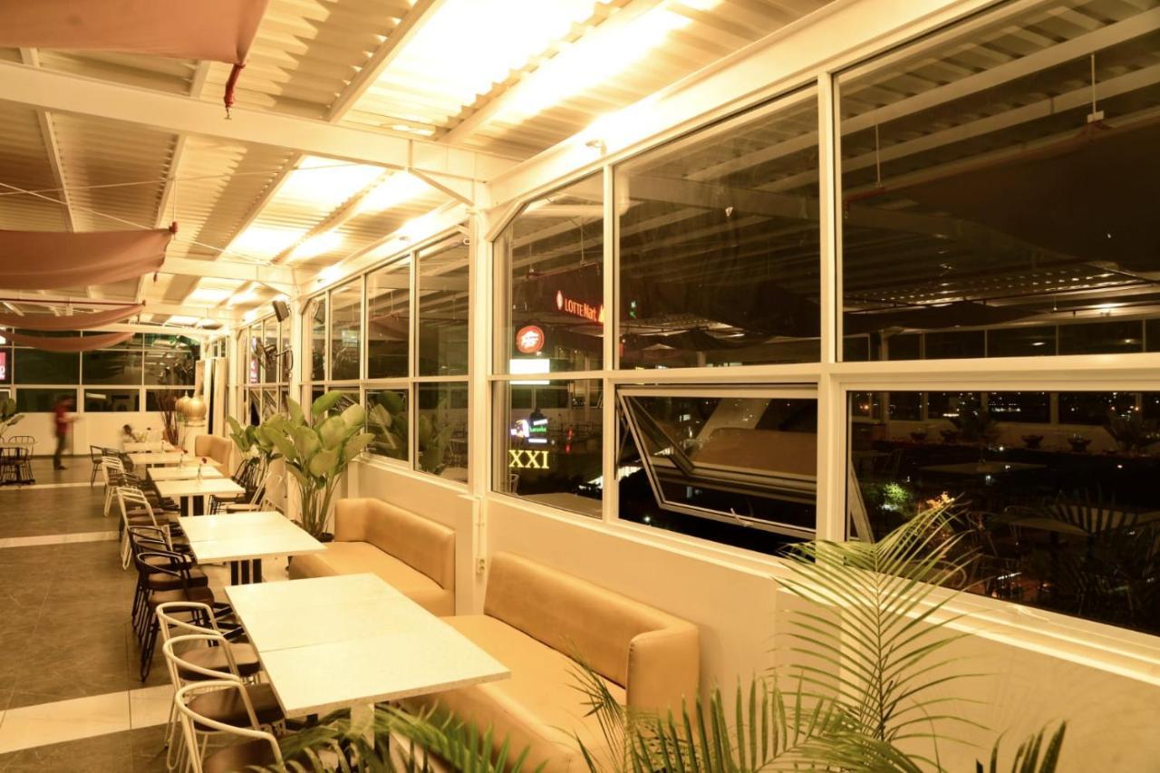 Front One Hotel Pasir Koja 万隆 外观 照片