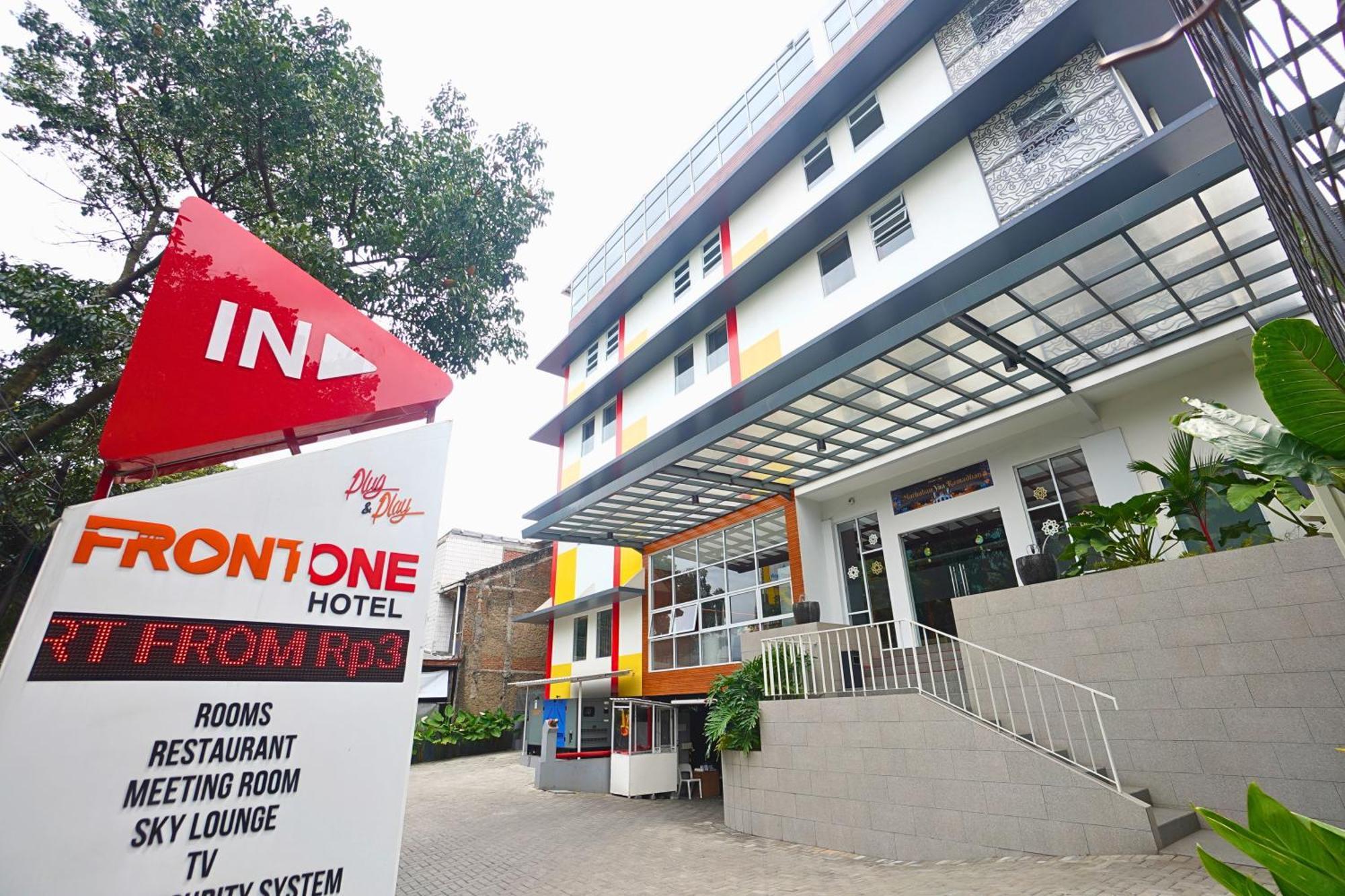 Front One Hotel Pasir Koja 万隆 外观 照片
