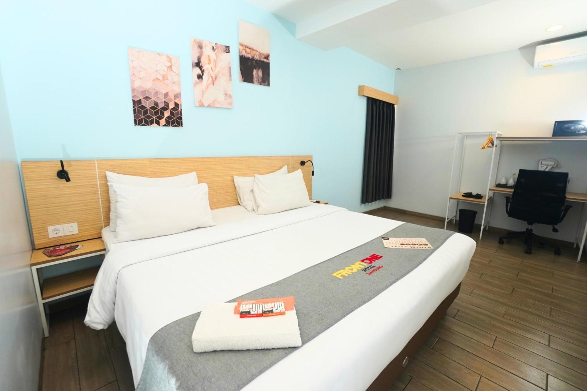 Front One Hotel Pasir Koja 万隆 外观 照片