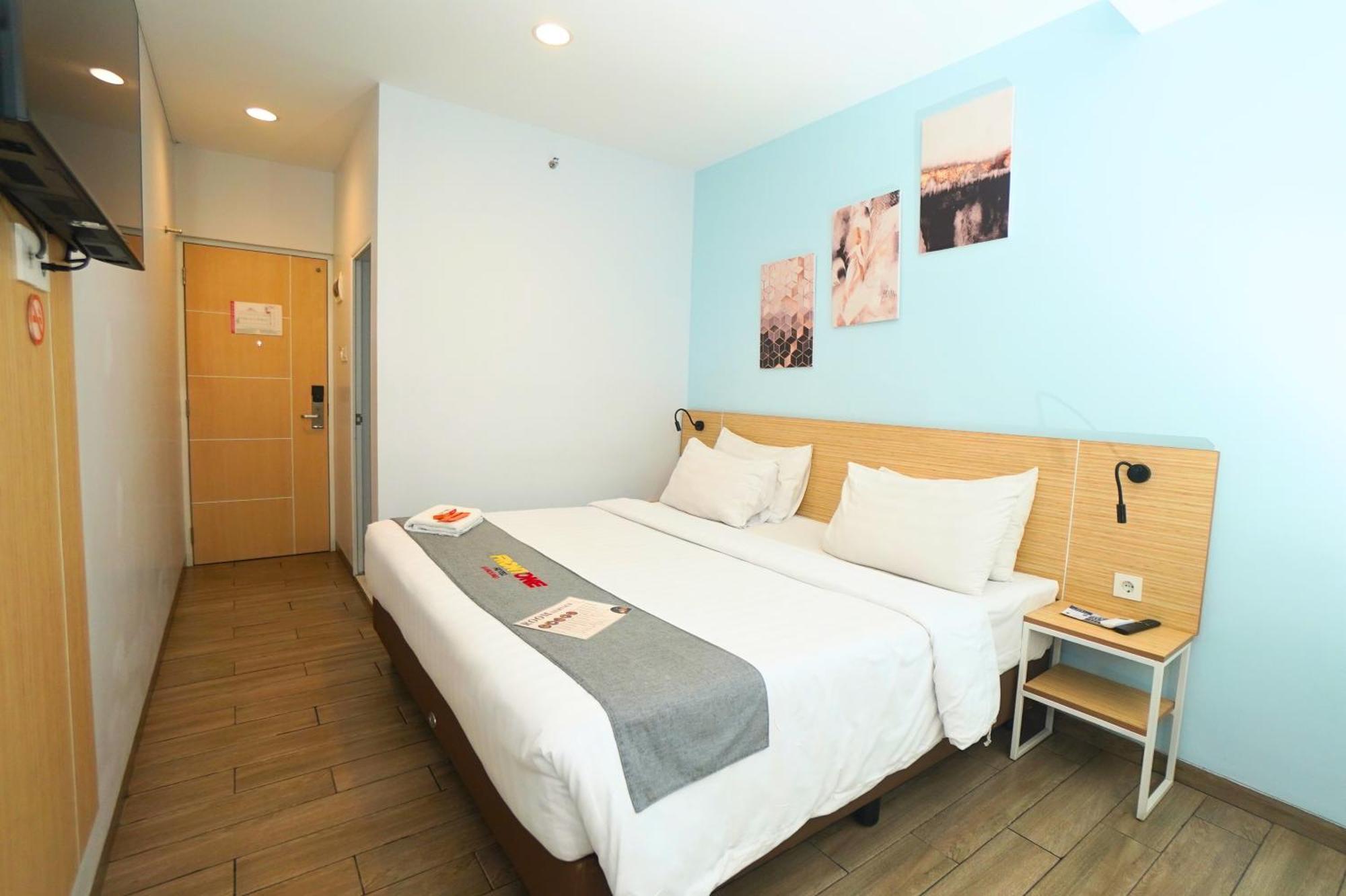 Front One Hotel Pasir Koja 万隆 外观 照片