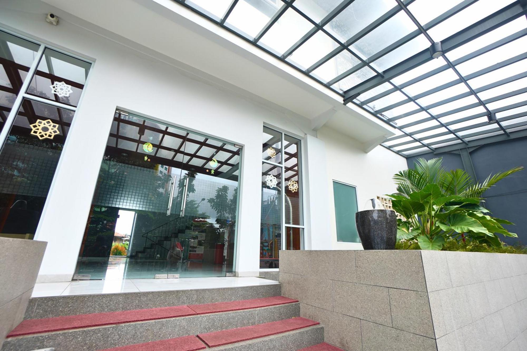 Front One Hotel Pasir Koja 万隆 外观 照片