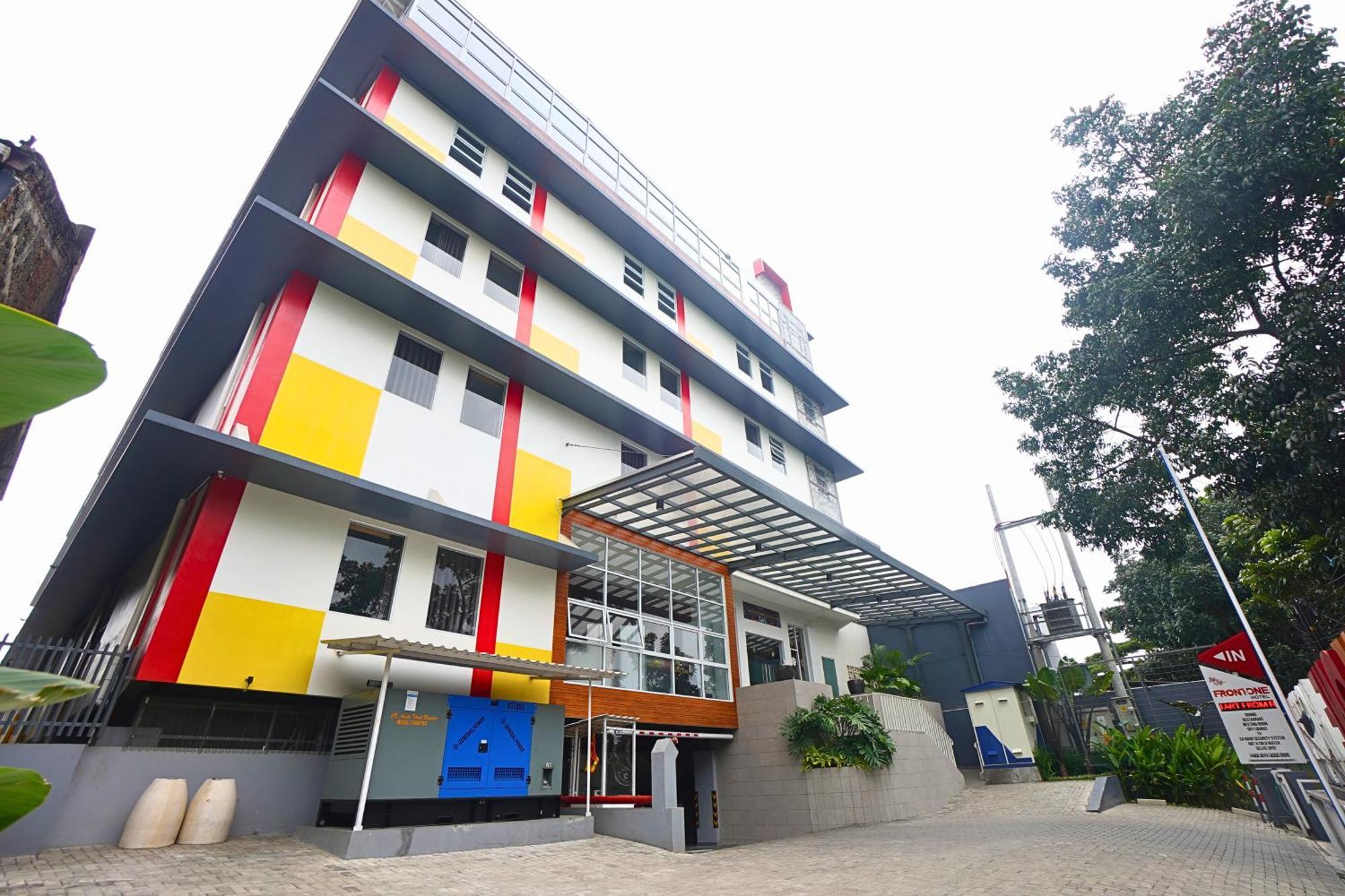 Front One Hotel Pasir Koja 万隆 外观 照片