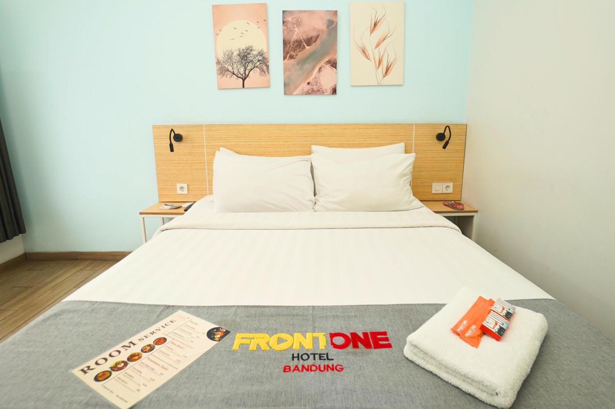Front One Hotel Pasir Koja 万隆 外观 照片
