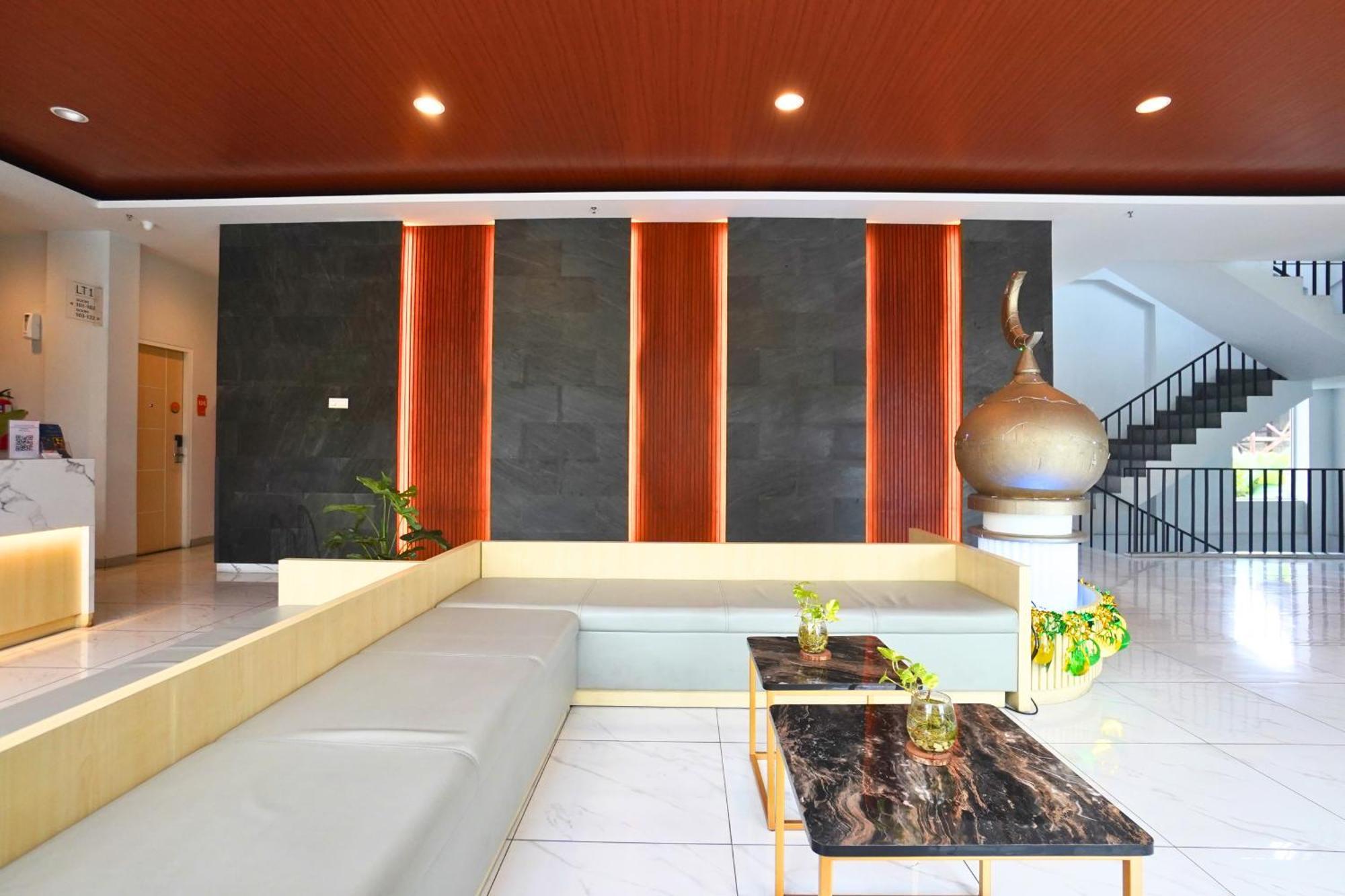 Front One Hotel Pasir Koja 万隆 外观 照片