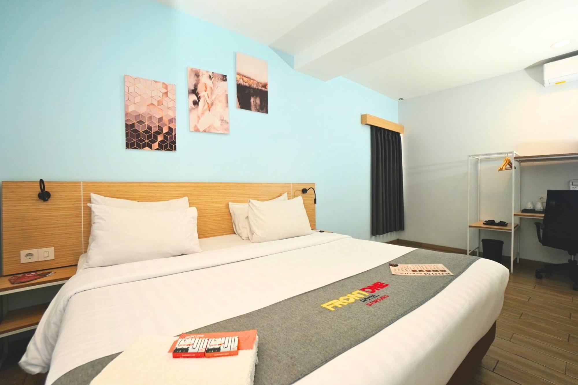 Front One Hotel Pasir Koja 万隆 外观 照片