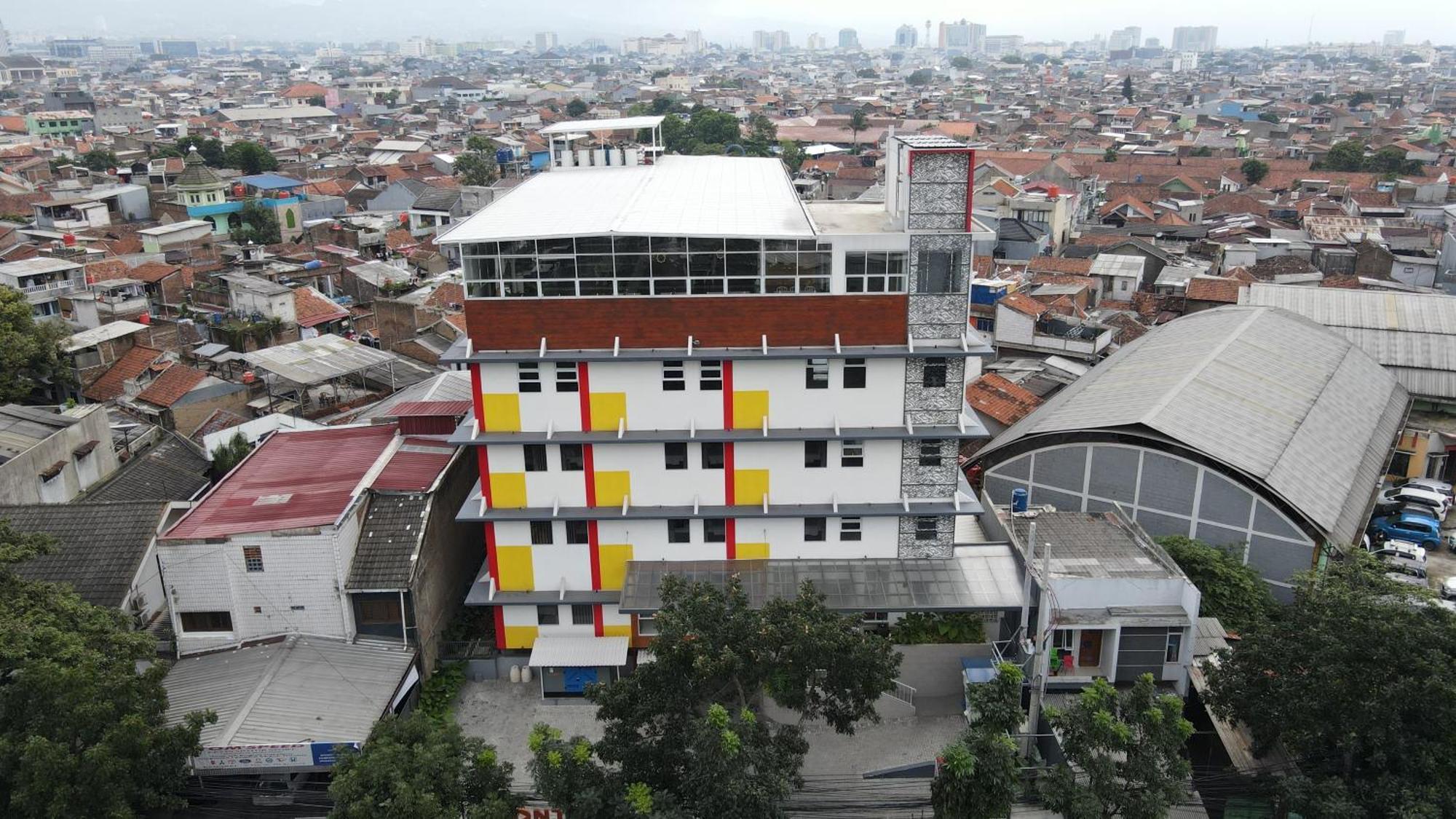 Front One Hotel Pasir Koja 万隆 外观 照片