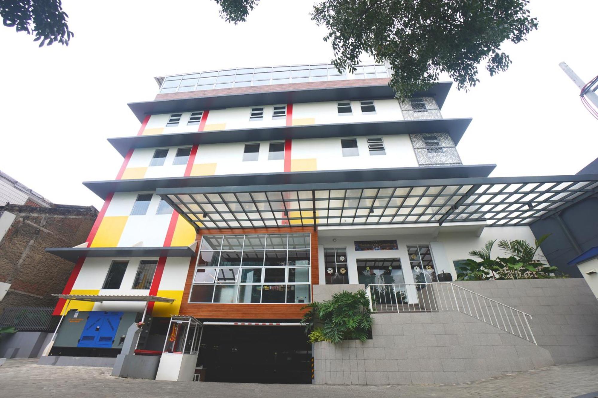 Front One Hotel Pasir Koja 万隆 外观 照片