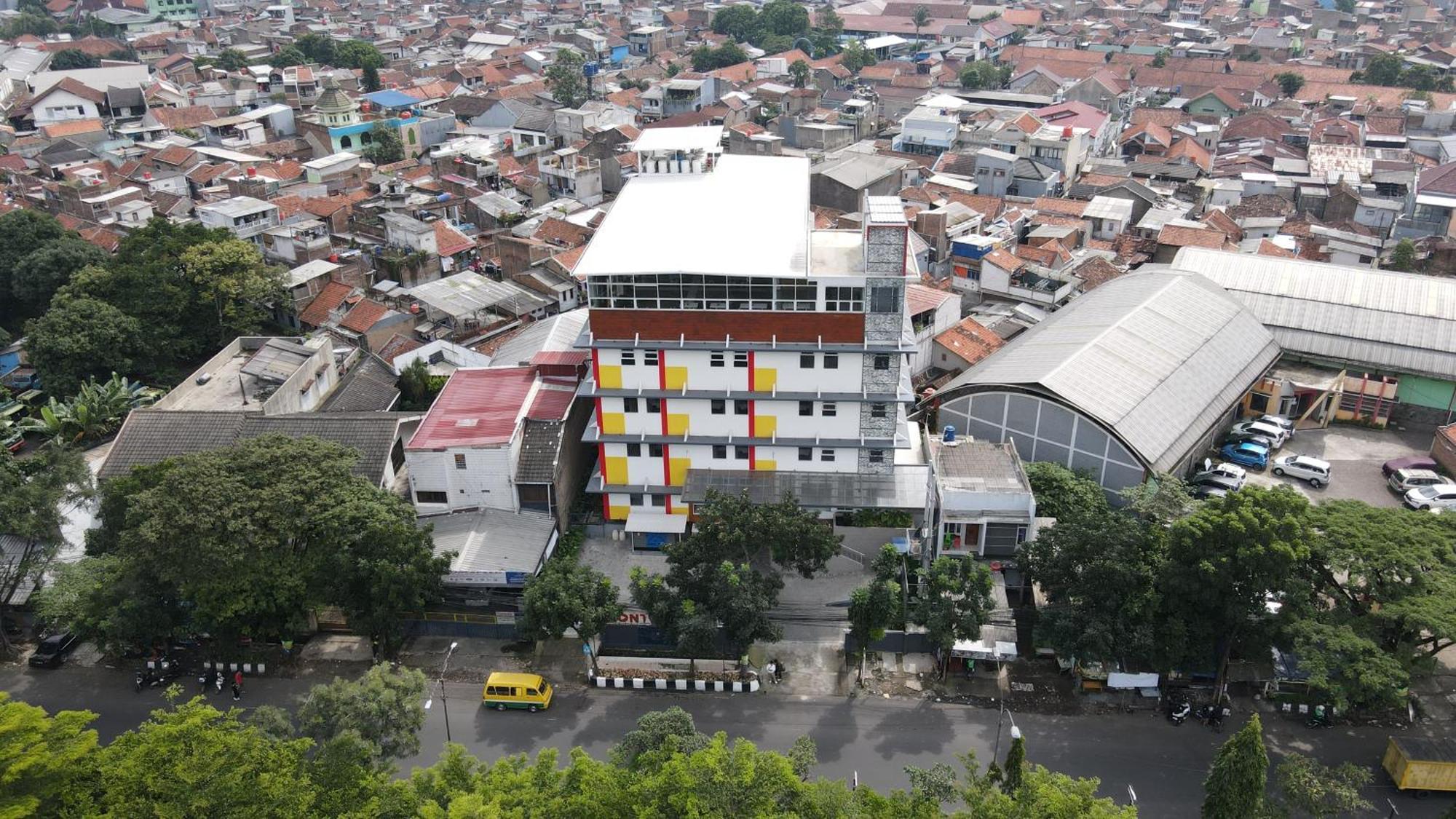 Front One Hotel Pasir Koja 万隆 外观 照片